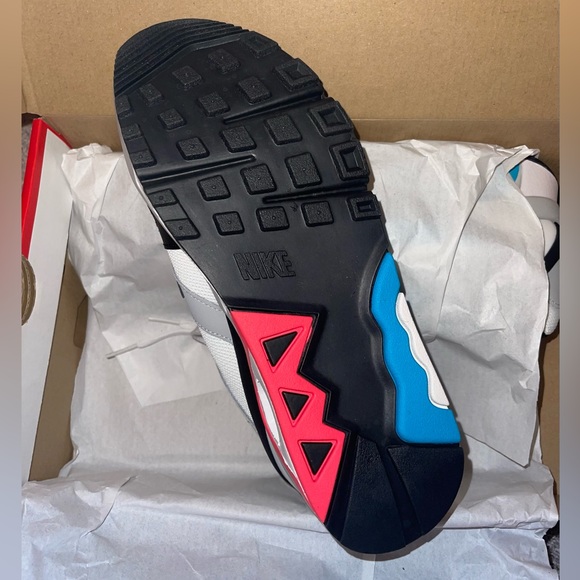 Nike Air Structure (GS) in a nice heather grey, teal, black & neon pink - Picture 5 of 6